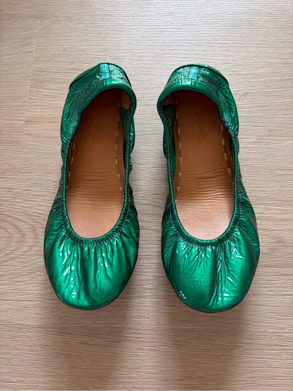 Tieks Emerald Green Patent Leather Flats Womens Size 6.5